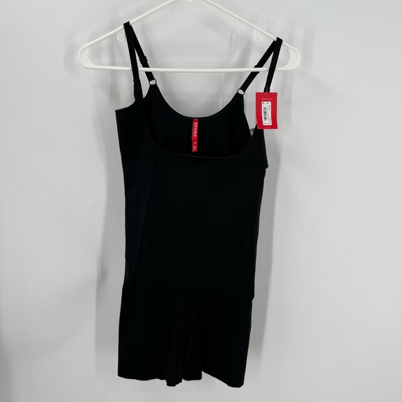 Spanx Thinstincts 2.0 Open-Bust Mid-Thigh Bodysuit. Classic Black L
